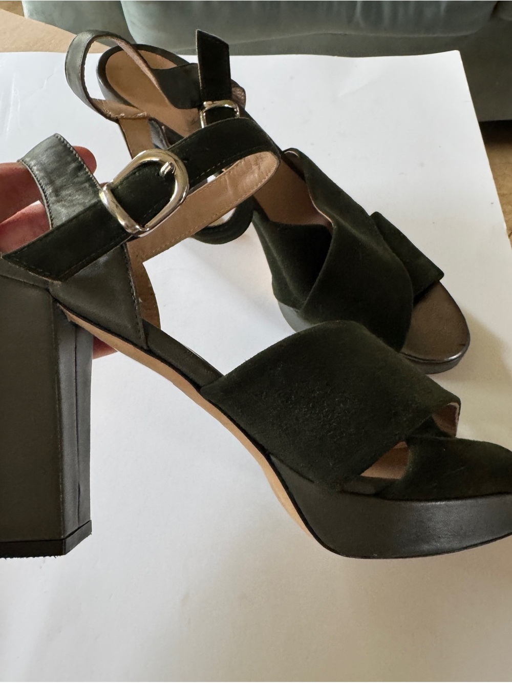 Jennifer Tattanelli
Made  in Italy Olive Green Suede Block Heel Sandals -size 40